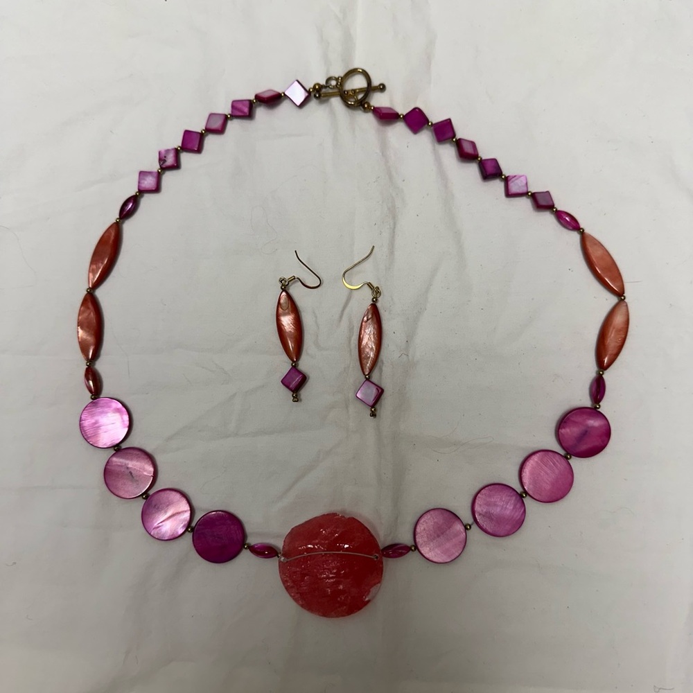 Hand Crafted Unique Earth “One of a Kind” Pink & Orange Shell Necklace Set. - Picture 3 of 7